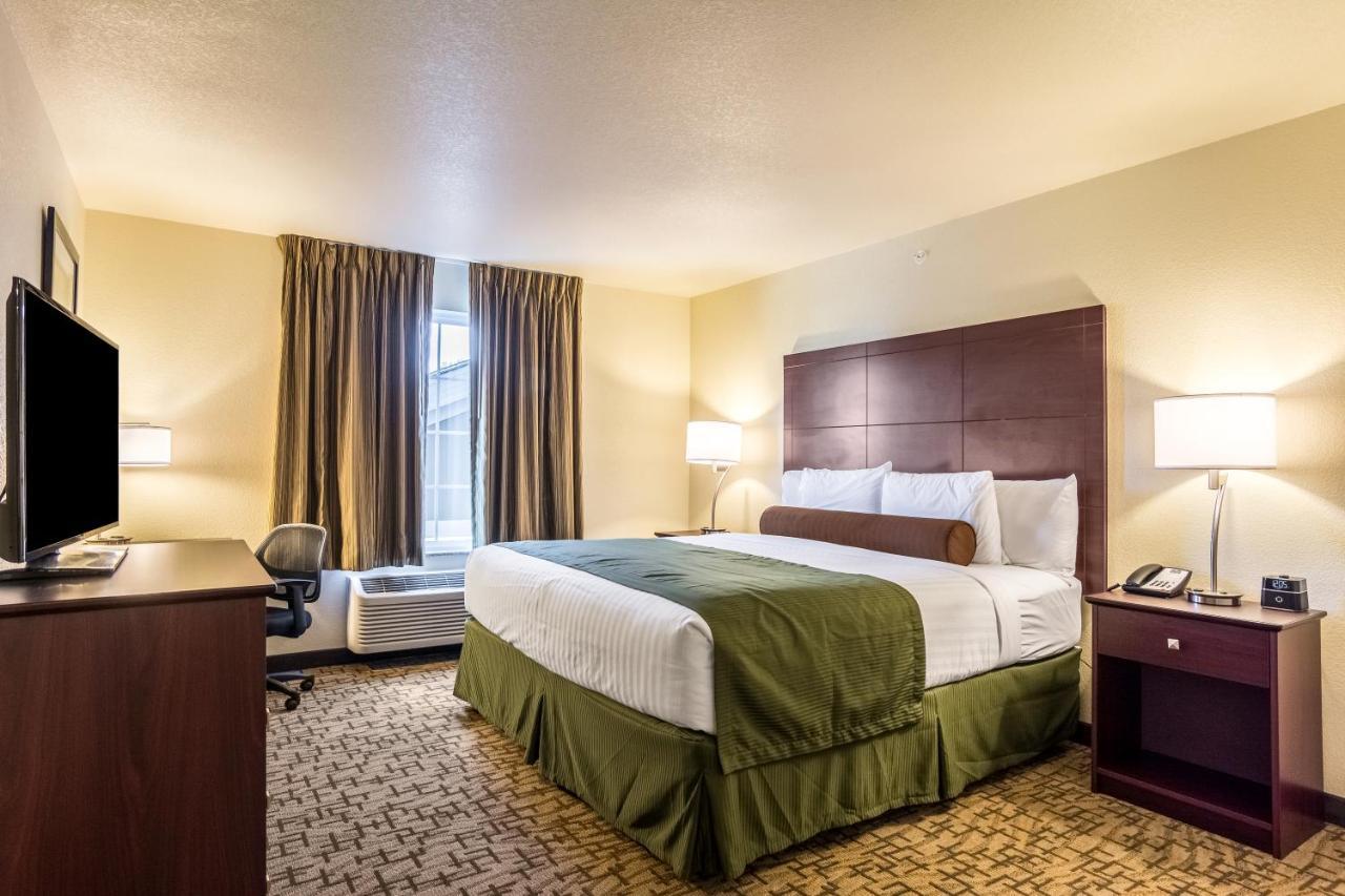 Cobblestone Hotel & Suites - Torrington Bagian luar foto