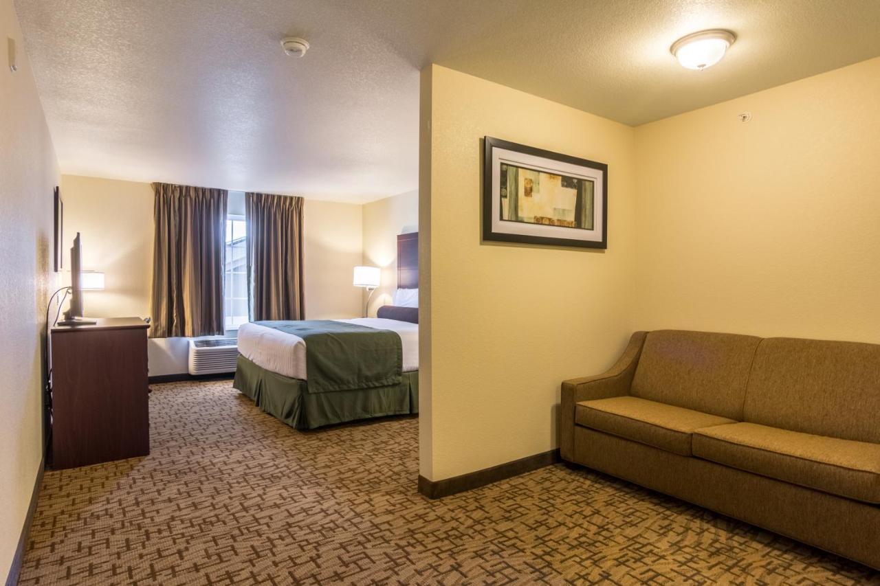 Cobblestone Hotel & Suites - Torrington Bagian luar foto