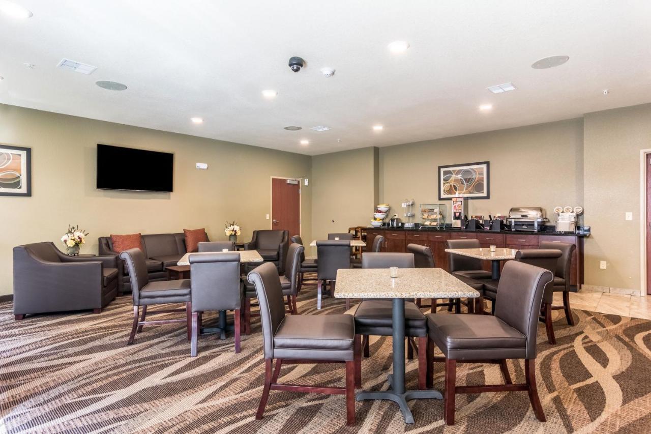 Cobblestone Hotel & Suites - Torrington Bagian luar foto