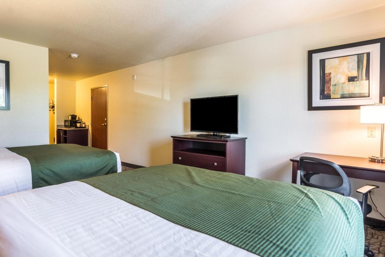 Cobblestone Hotel & Suites - Torrington Bagian luar foto