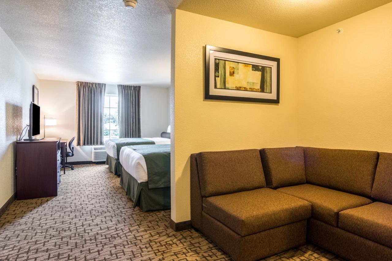 Cobblestone Hotel & Suites - Torrington Bagian luar foto