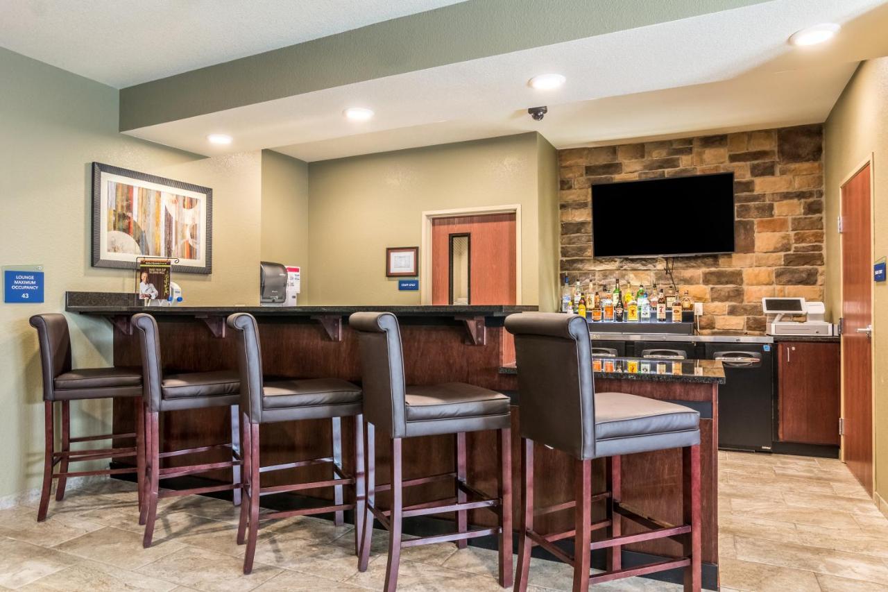 Cobblestone Hotel & Suites - Torrington Bagian luar foto