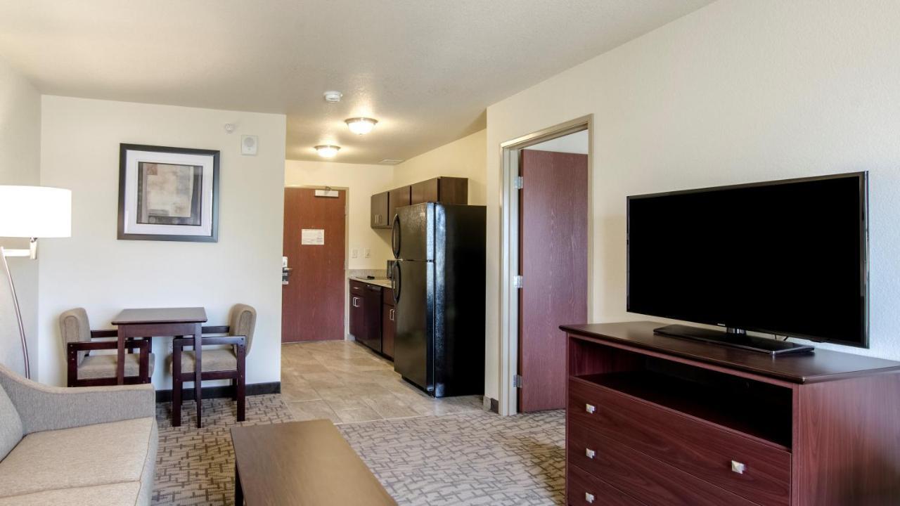 Cobblestone Hotel & Suites - Torrington Bagian luar foto