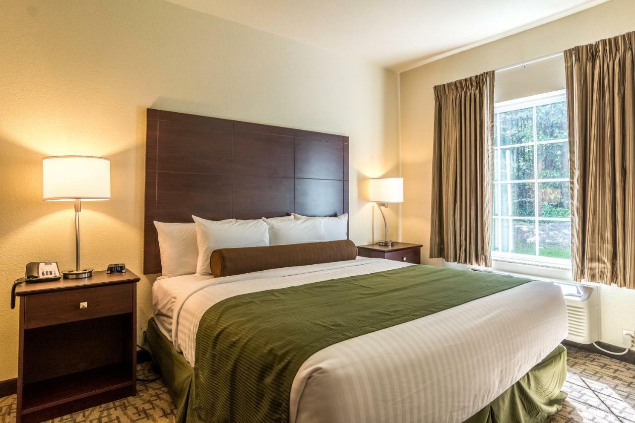 Cobblestone Hotel & Suites - Torrington Bagian luar foto