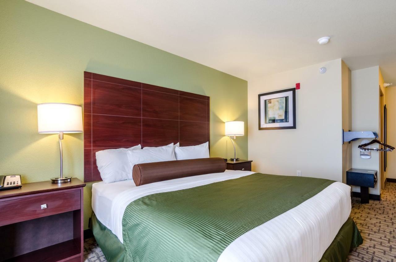 Cobblestone Hotel & Suites - Torrington Bagian luar foto