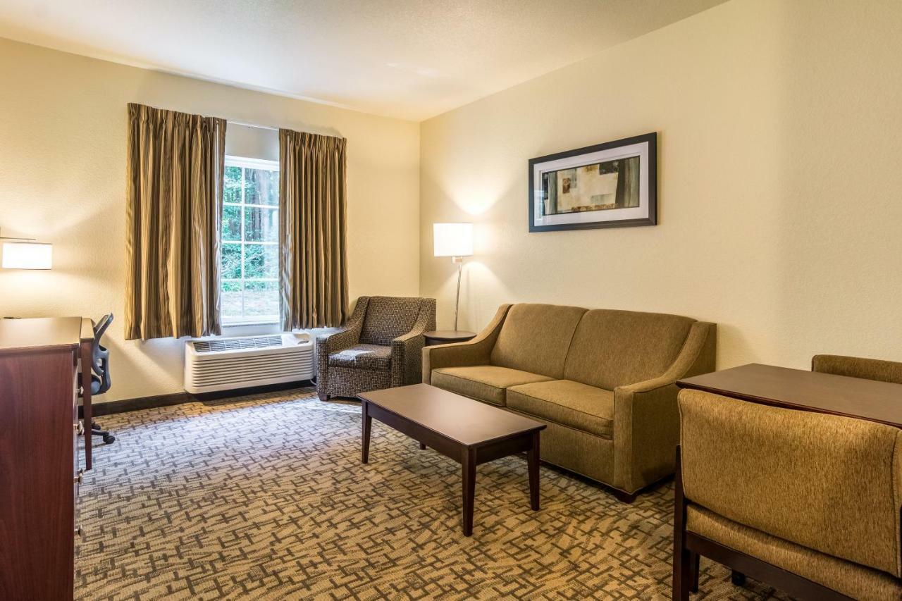 Cobblestone Hotel & Suites - Torrington Bagian luar foto
